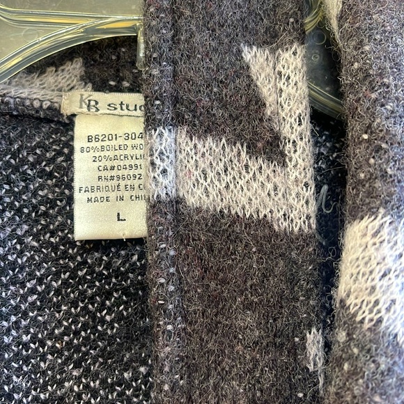 Sweater jacket, medium white size large - Picture 2 of 7